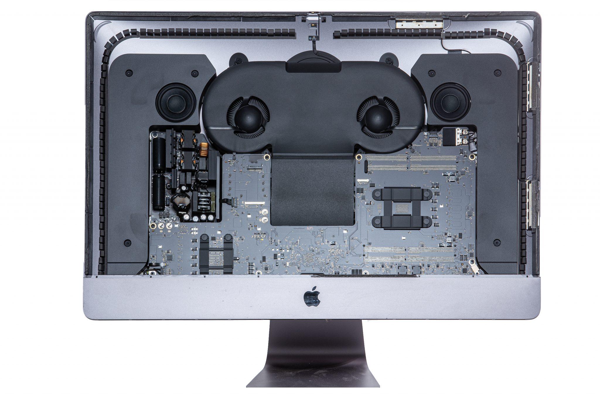 Professionelle iMac Reparatur in Hamburg Ein geöffneter iMac während der professionellen Wartung in Hamburg