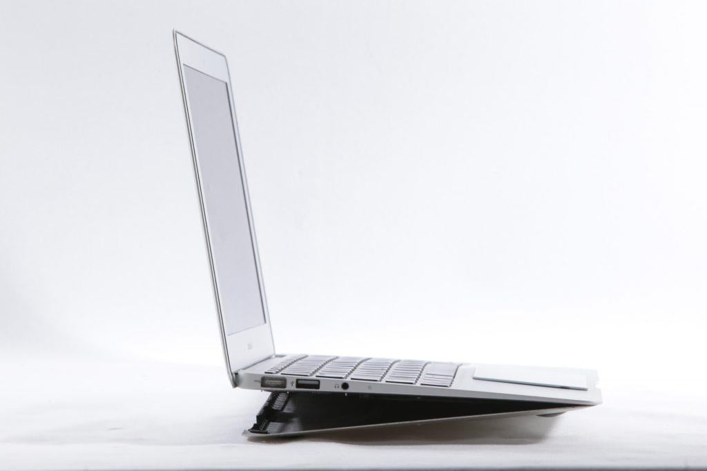 Der MacBook Akku bläht sich auf Der MacBook Akku bläht sich auf