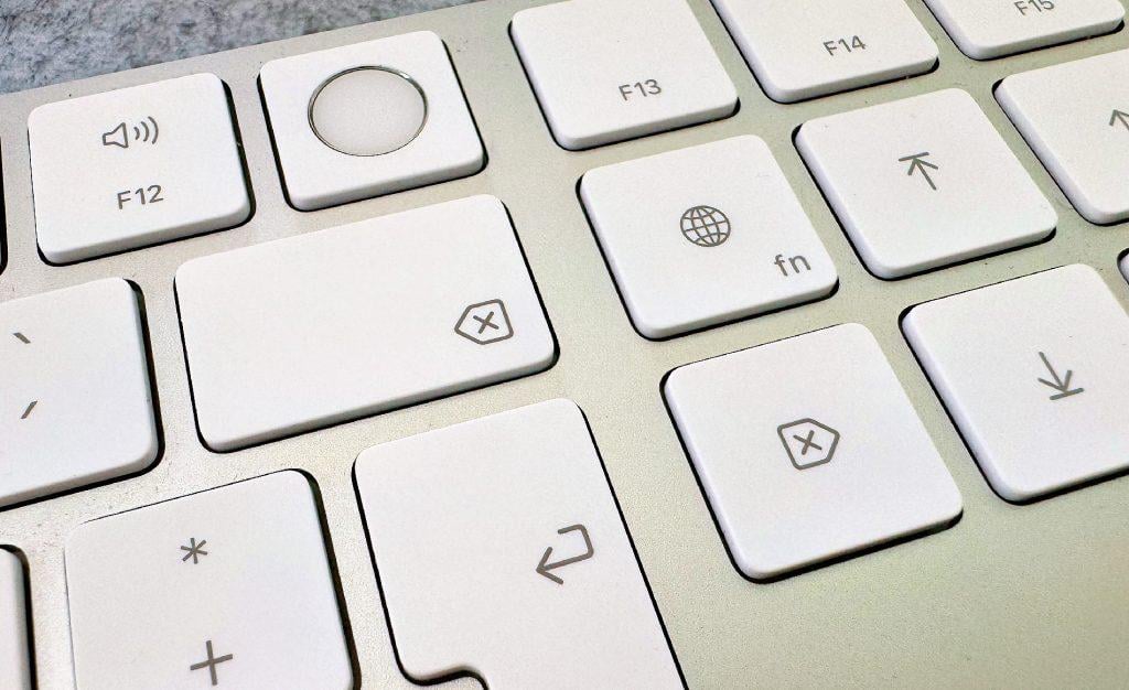 Löschen- und Entfernen-Taste auf der Mac-Tastatur finden Löschen- und Entfernen-Taste auf der Mac-Tastatur finden
