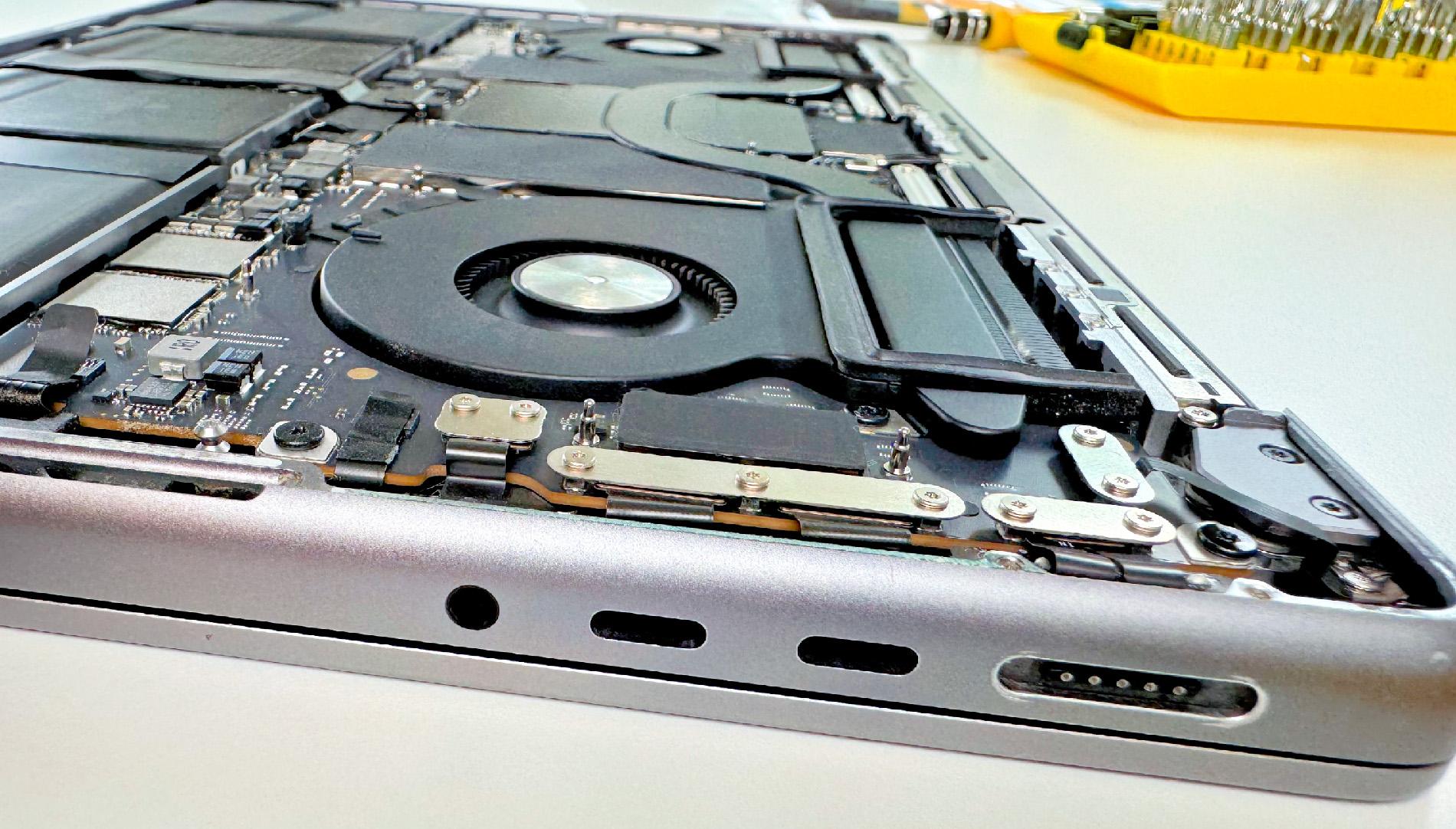 Das Logicboard beim Apple Mac – Funktion, häufige Defekte und Reparaturkosten Das Logicboard beim Apple Mac – Funktion, häufige Defekte und Reparaturkosten