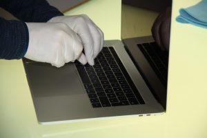 Keine Experimente mit Wasserschaden am MacBook! Keine Experimente mit Wasserschaden am MacBook!