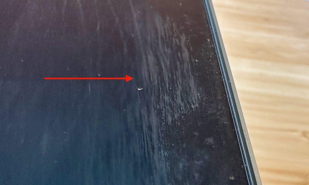 MacBook Display Streifen durch schlechtes Reinigungstuch