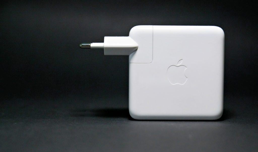 MacBook Pro/Air lädt nicht – 6 Gründe, woran es liegen kann – und wie ihr es löst MacBook Pro/Air lädt nicht – 6 Gründe, woran es liegen kann – und wie ihr es löst