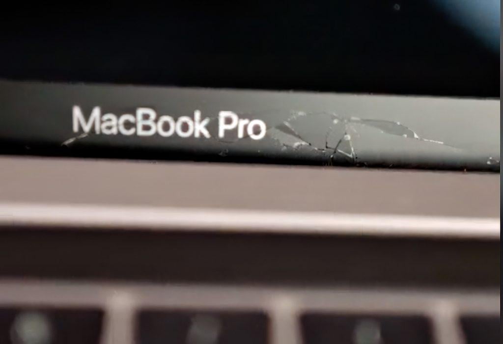 Steine im MacBook: Gefahr für Display, Logicboard und andere Bauteile Steine im MacBook: Gefahr für Display, Logicboard und andere Bauteile
