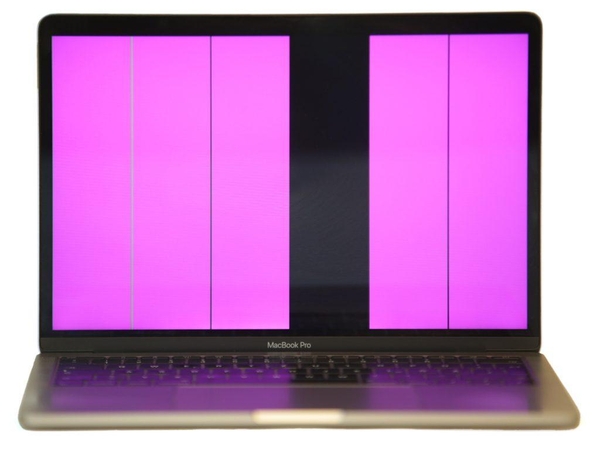 MacBook Pro 2017 mit vertikalen Streifen auf dem Display, ein typisches Symptom für Flexgate