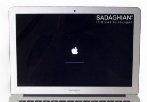 MacBook zeigt schwarzen Bildschirm und startet nicht