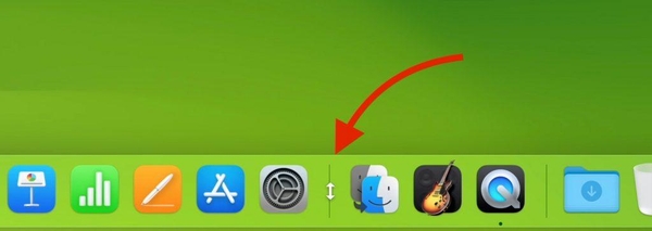 Resizing the Dock via the divider.