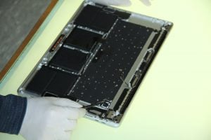 MacBook Pro Touchbar A1989 A1990 mit Wasserschaden. Für Mac und Apple Reparaturen in Hamburg
