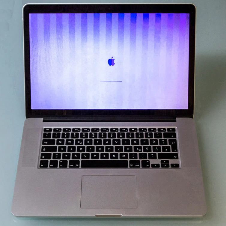 MacBook Vertical blue stripes loading bar