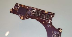 Hier ein Foto der Platine, auf der die SSD-Chips im MacBook Pro sitzen (Foto: Sadaghian).