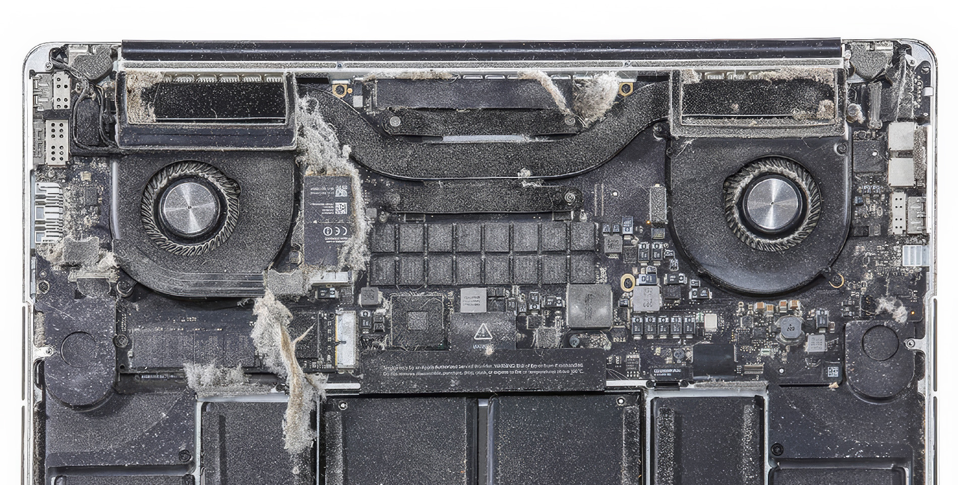 Innenansicht von einem verstaubten MacBook Pro 