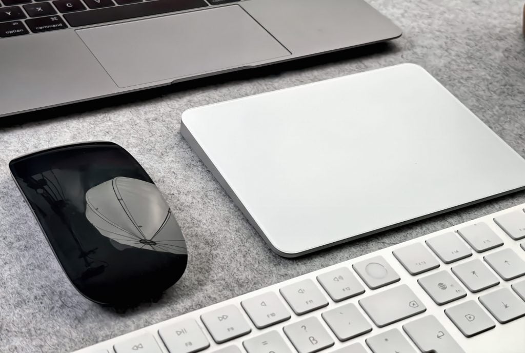 Foto von Magic Mouse und Magic Trackpad